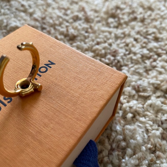 Louis Vuitton alphabet ring - Picture 7 of 14